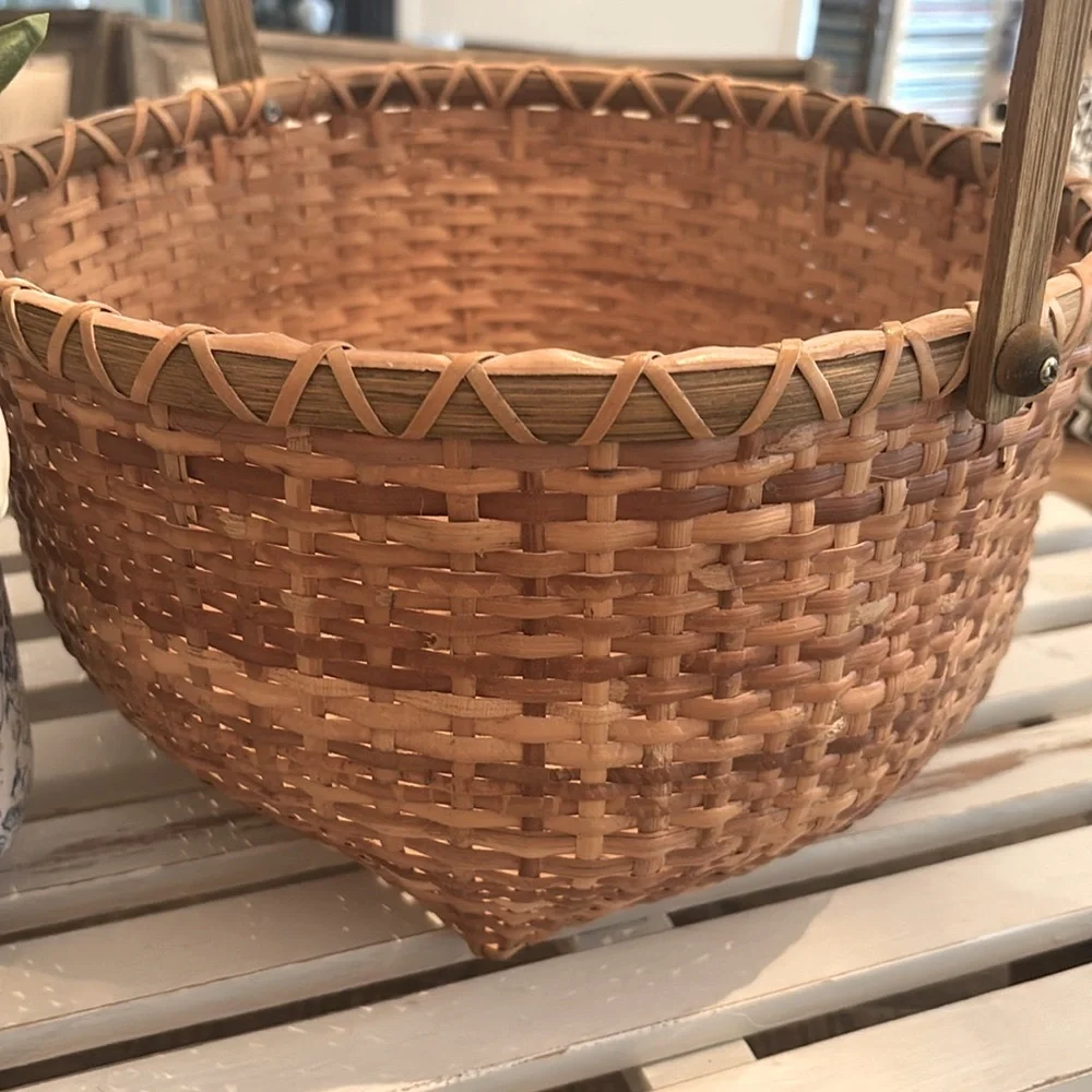 Vintage Handwoven Gathering Basket. 12.5”T 11”W Timeless | Neutral. EUC